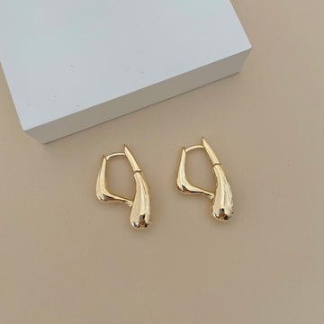 Brinco argola orgânica gota dourado