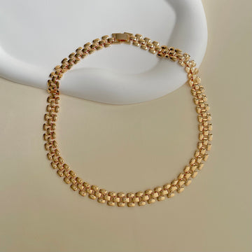 Colar estilo trama relógio dourado