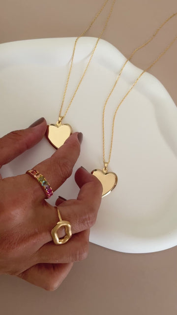 Colar relicário coração liso com banho de ouro 18k