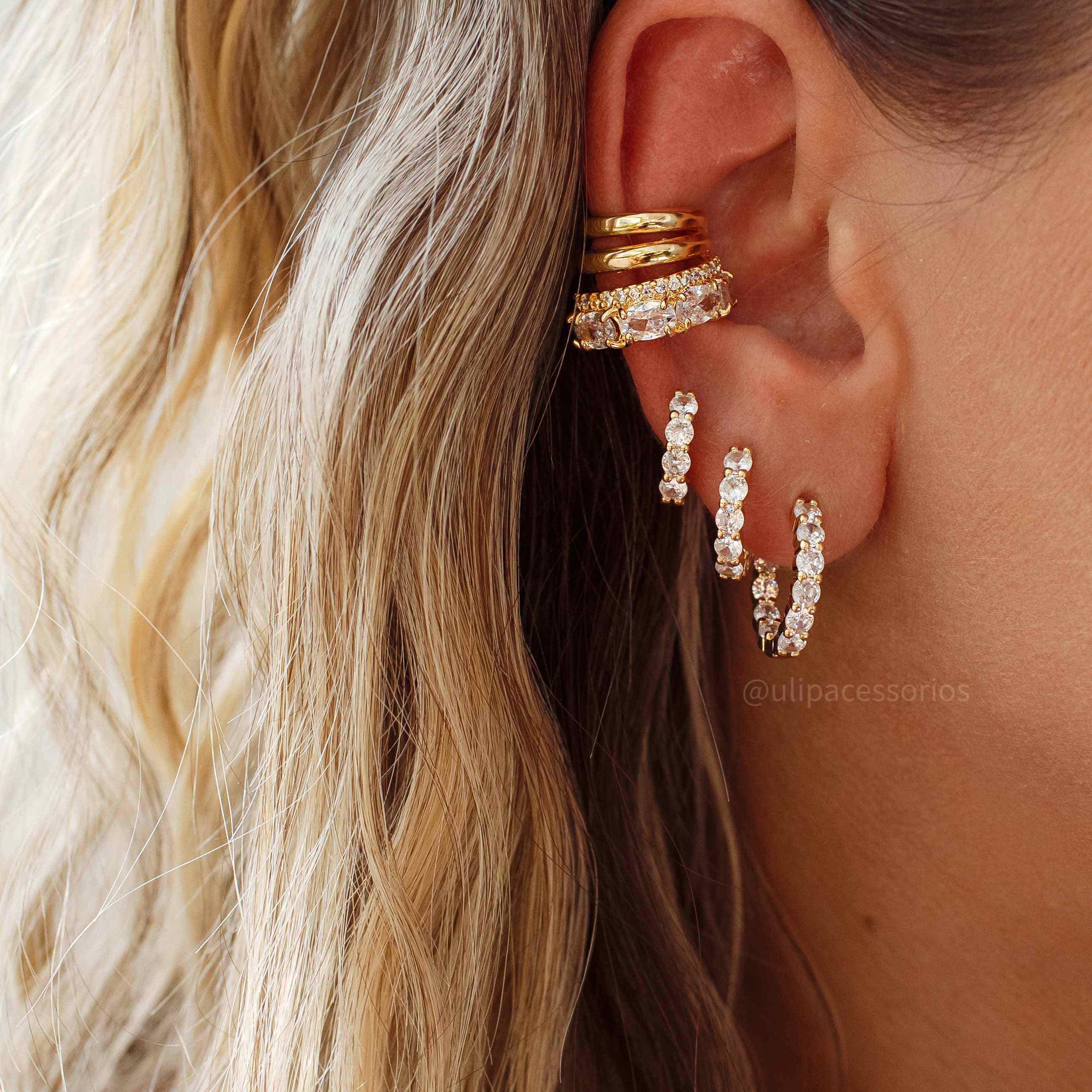 Brinco argola zircônia maior cristal G dourada