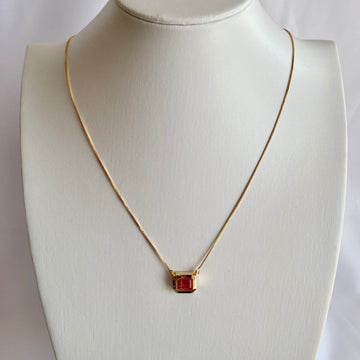 Colar retângulo cravação inglesa safira rosa dourado