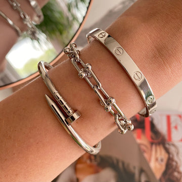 Pulseira bracelete prego com banho de ródio branco