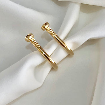 Brinco ear hook prego com banho de ouro 18k