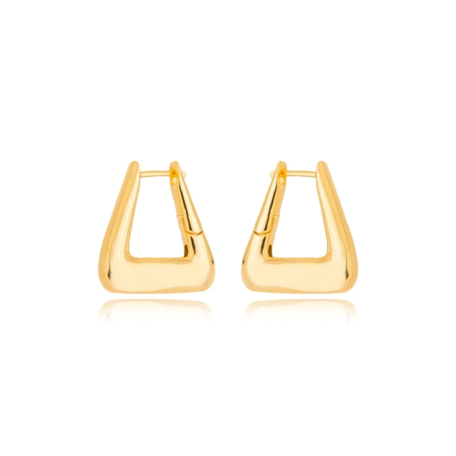 Brinco argola M Silvia triangular lisa com banho de ouro 18k