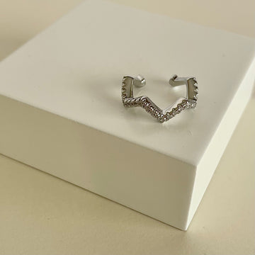 Piercing fake zig zag cravejado ródio branco