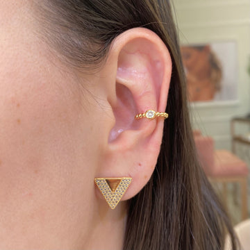 Brinco triângulo cravejado e liso dourado inspired