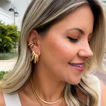 Brinco argola 4 tubos G com banho de ouro 18k