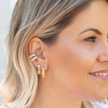 Brinco argola retangular lisa dourado