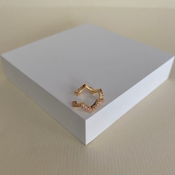Piercing zig zag dourado