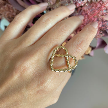 Anel maxi coração entrelaçado vazado dourado