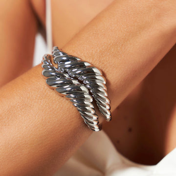 Pulseira caracol com banho de ródio branco